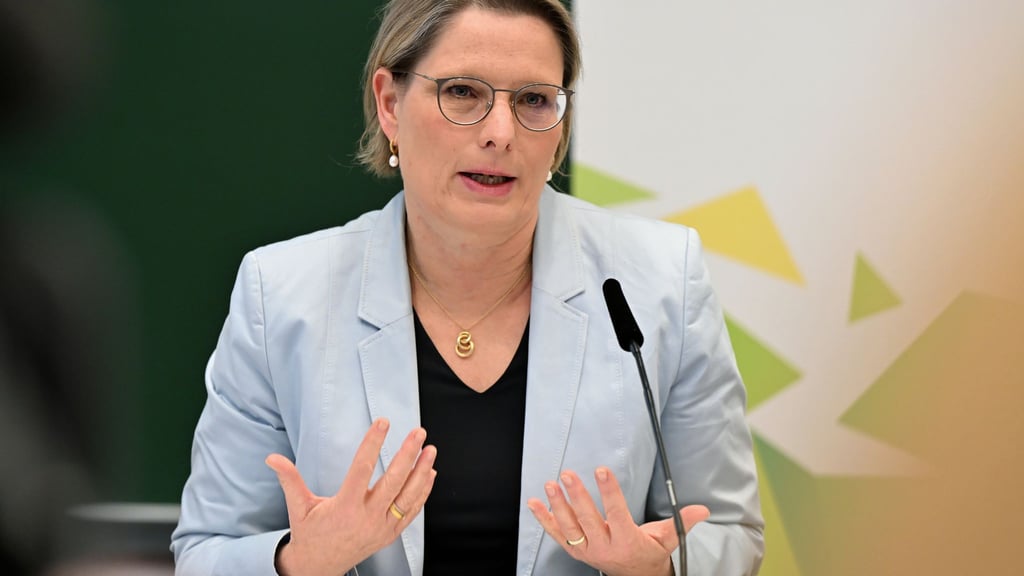 Stefanie Hubig (SPD), Bundesministerin der Justiz, nahm an der Tagung teil.