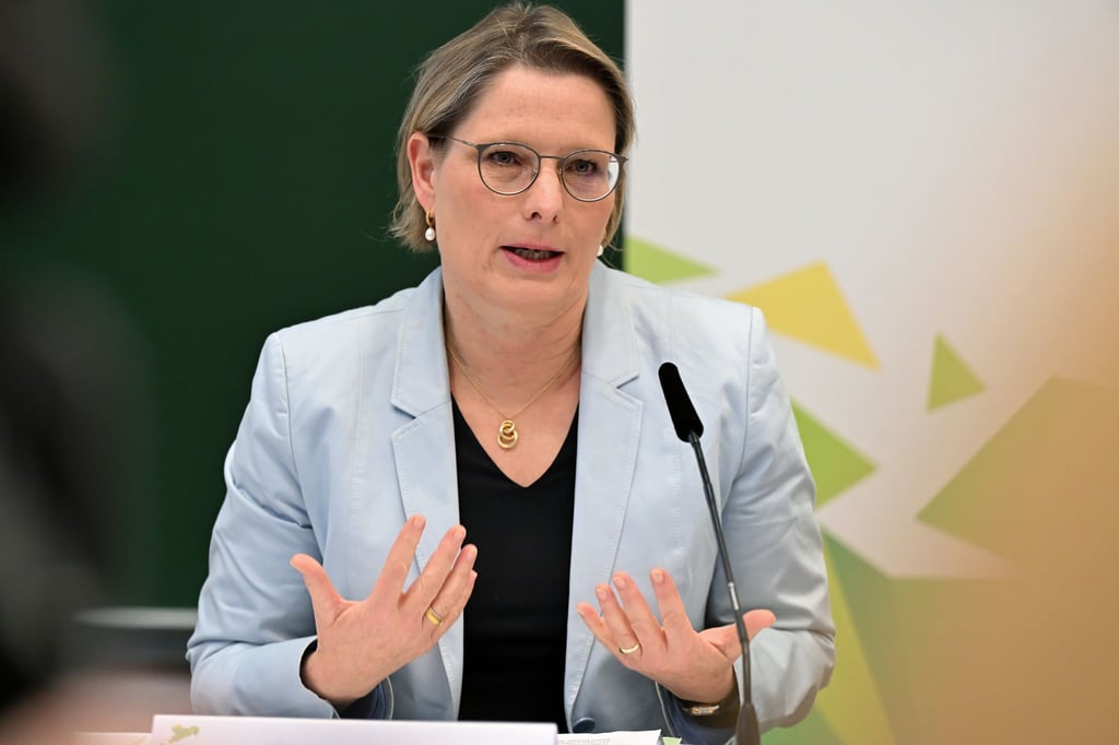 Stefanie Hubig (SPD), Bundesministerin der Justiz, nahm an der Tagung teil.