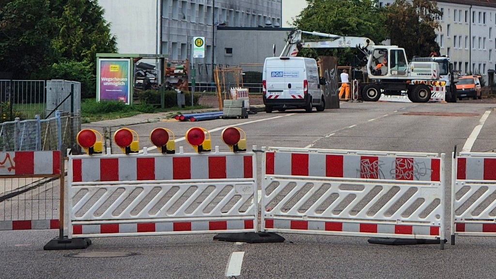 Eine Baumaßnahme, die weiter läuft: Die Erneuerung von Leitungen in der Burger Holzstraße.