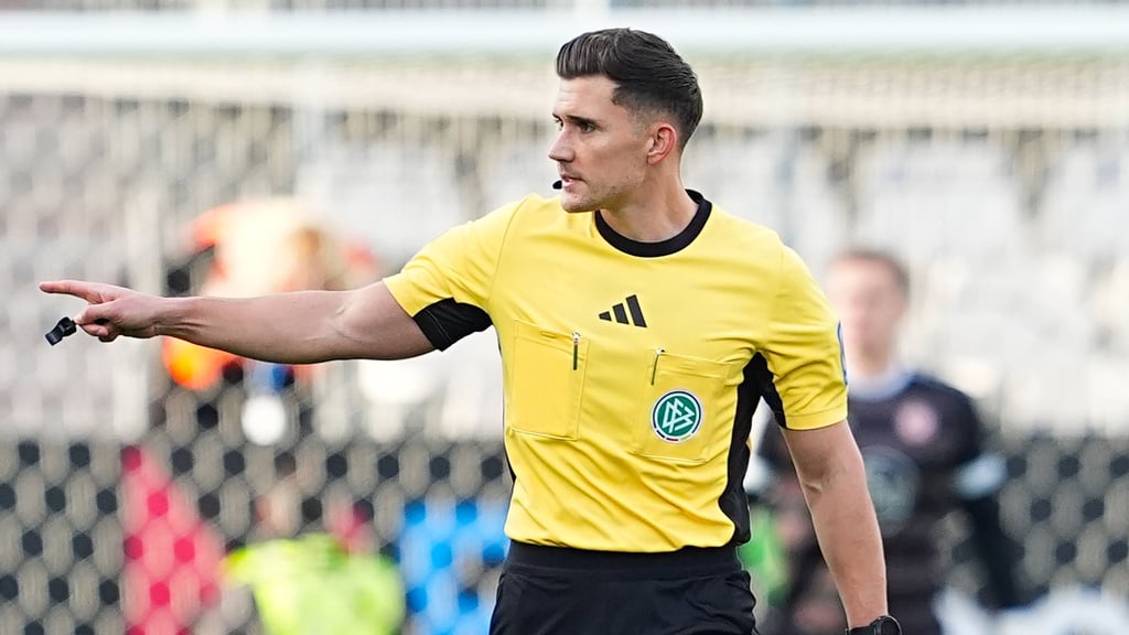Schiedsrichter Felix Prigan begleitete gleich zwei heftige Niederlagen vom 1. FC Magdeburg. 