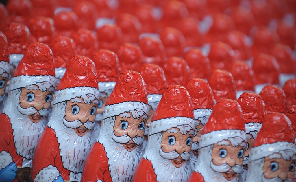 Schoko-Weihnachtsmänner sind beliebt - sowohl bei Kindern als auch bei Erwachsenen.
