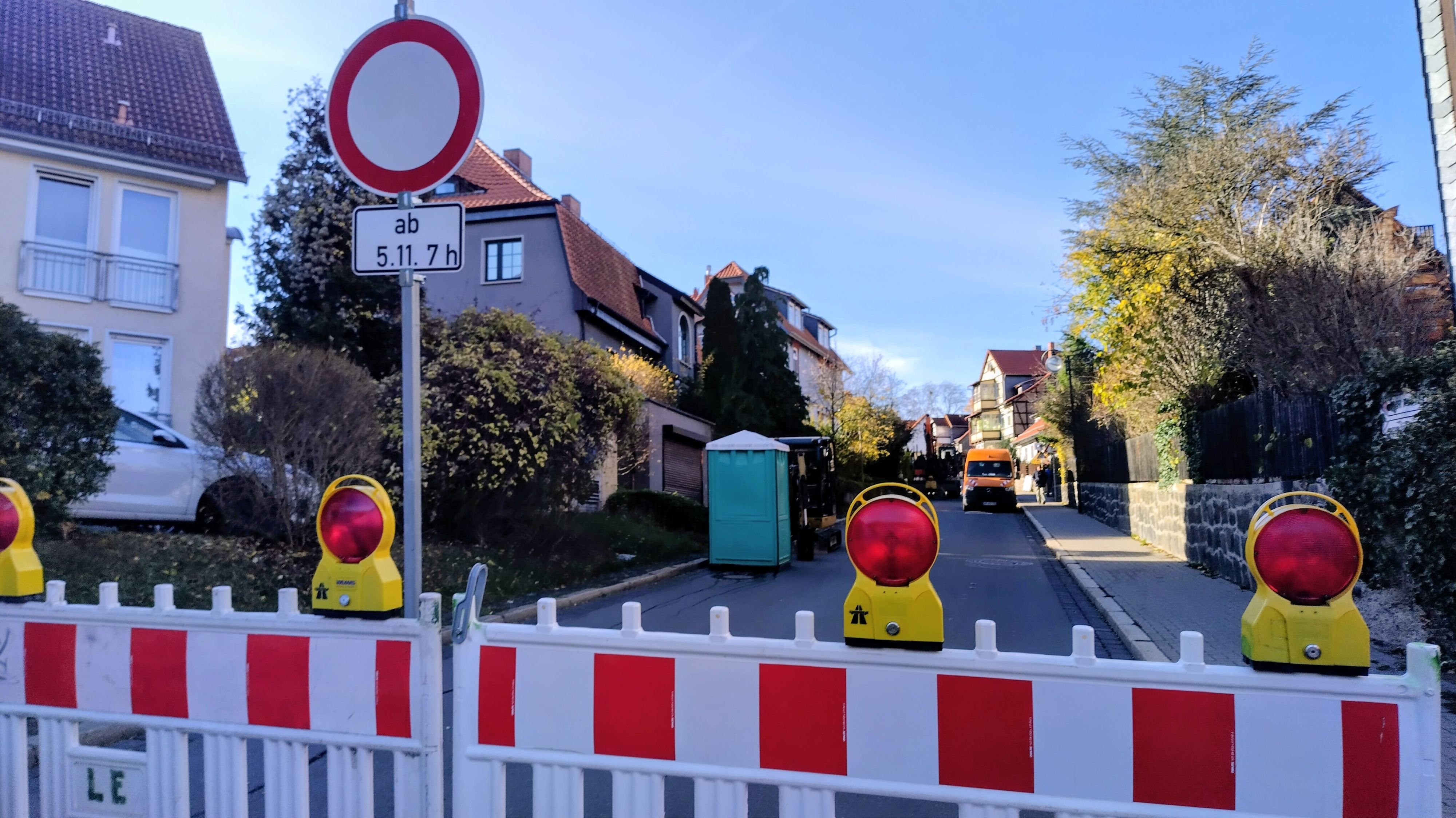 Vollsperrung der Straße verlängert: Baustelle Am Großen Bleek sorgt für Frust in Wernigerode - Umleitung für Citybus bleibt