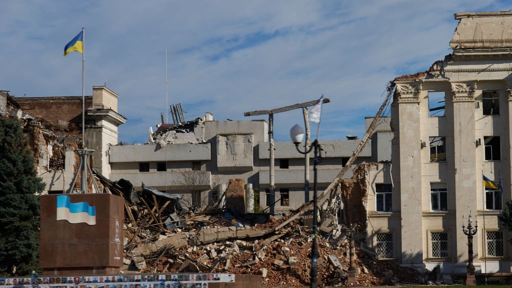 Ständiger russischer Beschuss und Drohnenangriffe gehören im südukrainischen Gebiet Cherson zum traurigen Alltag. (Archivbild)