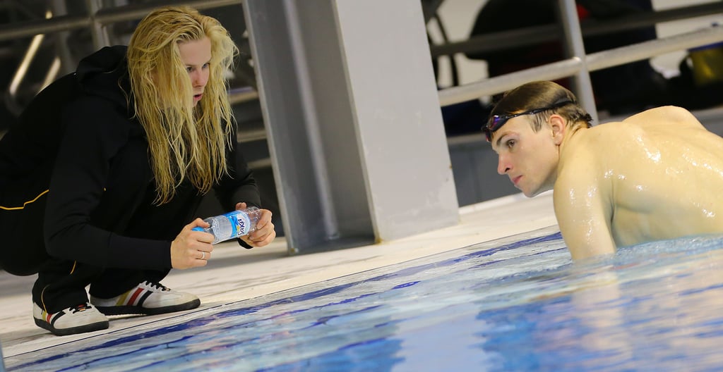 Die Deutschwen Schwimmer Britta Steffen (l.) und Paul Biedermann unterhalten sich während eines Schwimm-Weltcups in Berlin