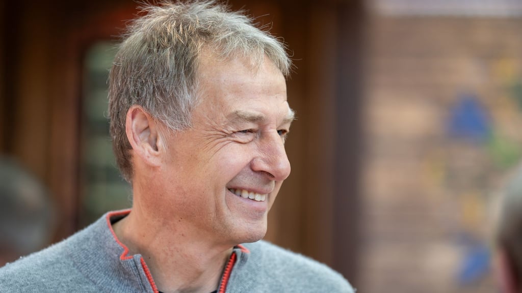 Ex-Bundestrainer Jürgen Klinsmann sieht den deutschen Fußball auf einem guten Weg. (Archivbild)
