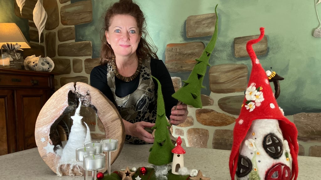 Antje Schmidt  filzt mit Leidenschaft. Ihre Kurse finden ab Januar alle in ihrer Werkstatt im Leißlinger Ortsteil Rödgen statt.