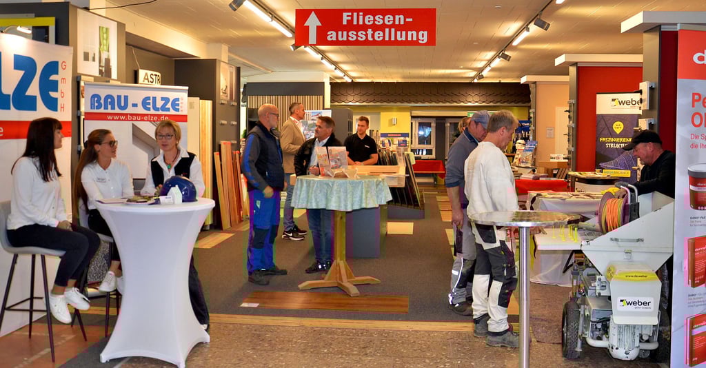 Die 3. Hausmesse des Baustoff-Centrums Staßfurt verzeichnete mit 16 Ausstellern erneut einen Zuwachs. Dabei zu  finden auch regionale Anbieter verschiedenster Putze wie die Firma Sievert aus Bernburg oder schlüsselfertiger Häuser von Bau-Elze aus Staßfurt.