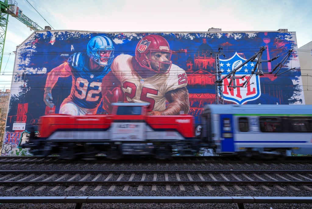 1000 Quadratmeter groß: Mitten in Berlin prangt ein NFL-Wandbild.