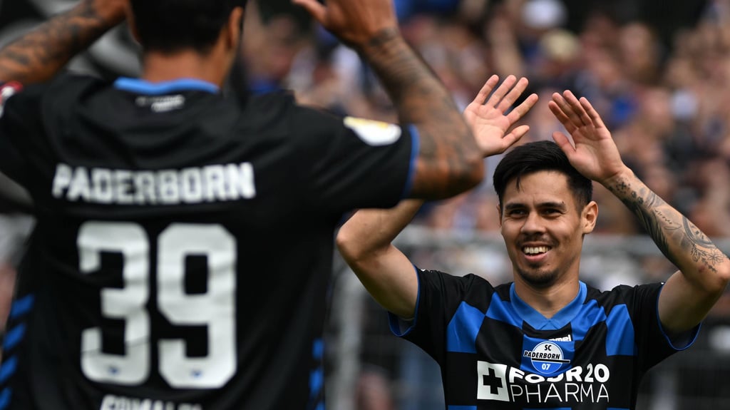 Raphael Obermair und die anderen Spieler des SC Paderborn können in dieser Saison bis dato nahezu wöchentlich über Erfolge jubeln.