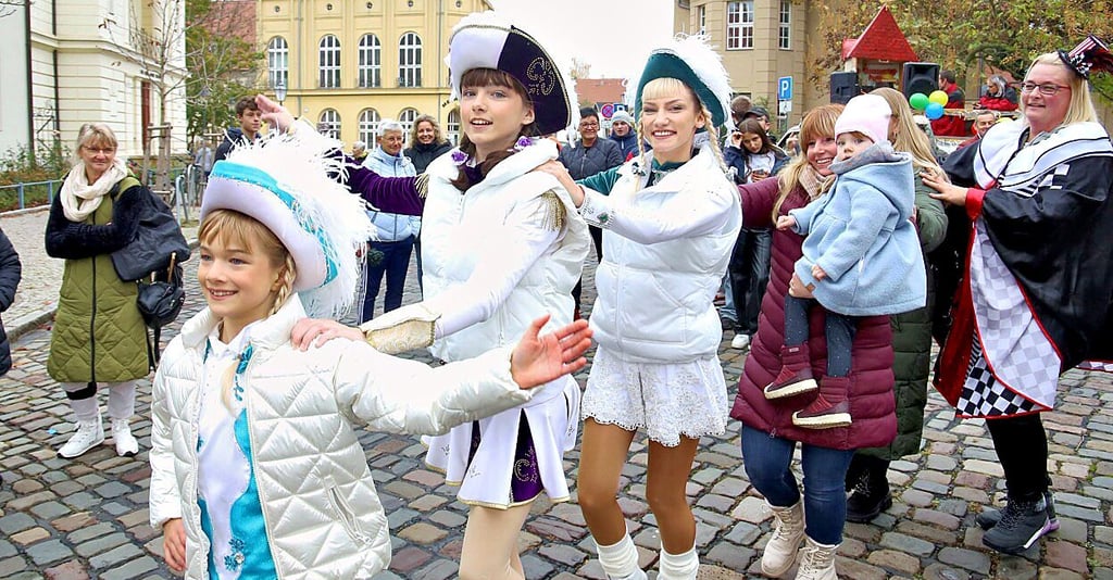Auch auf eine Polonaise vor dem Rathaus können sich die Besucher beim Rathaussturm am 11.11. freuen. 