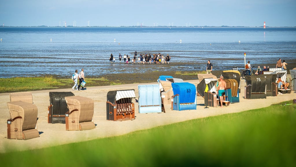 Mehr „Badewetter“ an der Küste: Laut Industrie- und Handelskammern kann das für den Tourismus auch eine Chance im Klimawandel sein. (Archivbild)