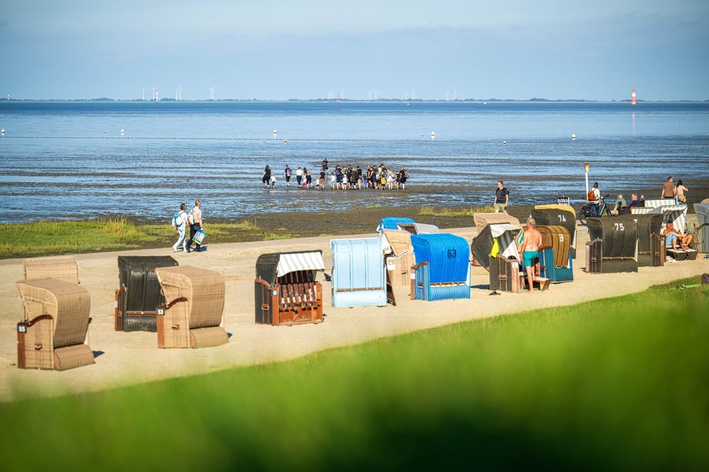 Mehr „Badewetter“ an der Küste: Laut Industrie- und Handelskammern kann das für den Tourismus auch eine Chance im Klimawandel sein. (Archivbild)