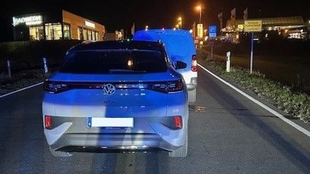 Der Fahrer des VW ID4 fuhr in Halberstadt auf den abbremsenden Citroen auf. 