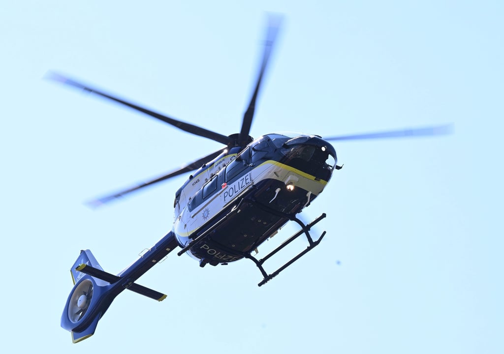 Bei der Suche nach einem Vermistten nahe Ilsenburg war auch ein Hubschrauber der Polizei im Einsatz.