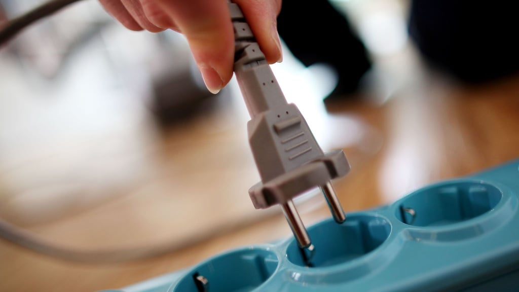 Ab 2026 zahlen viele Kundinnen und Kunden für Strom weniger Geld. (Symbolbild)