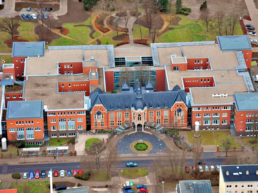 Im Frühjahr 2012 wechselte auch das ehemals kommunale Bernburger Krankenhaus den Besitzer und wird seitdem vom schweizerischen Klinikkonzern Ameos betrieben.