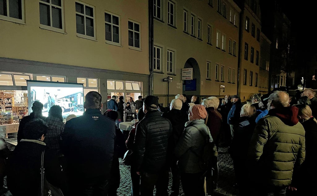 Neu beim Lichtereinkauf war die Diaschau mit alten Aufnahmen von Zeitz.