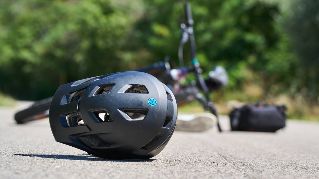 Ein 77-Jähriger stürzte am Donnerstag auf einem Radweg bei Wittenberg mit seinem Pedelec.