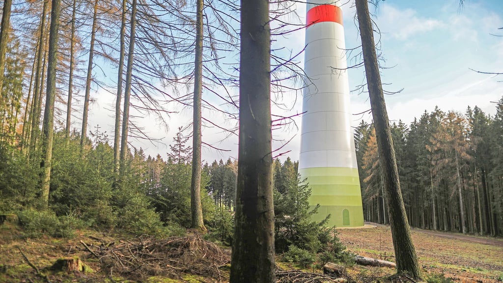 Die Stadt Seehausen (Altmark) liebäugelt mit Windrädern in ihrem Wald. Aktuell werden Anlagen mit rund 250 Metern Gesamthöhe gebaut. 