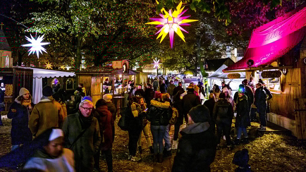 Der Historische Weihnachtsmarkt am Magdeburger Rathaus muss im ersten Jahr nach dem Anschlag auf einen beliebten Stand verzichten.