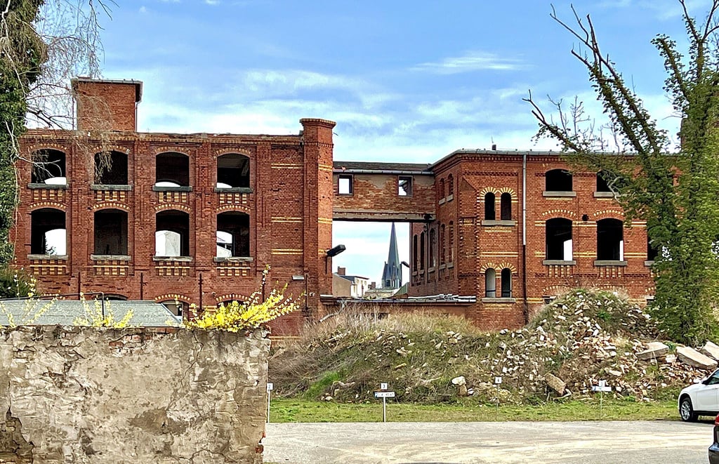 Die alte Großbäckerei in Bernburg an der Halleschen Straße. Hier wurden zu DDR-Zeiten große Mengen an Backwaren hergestellt. 