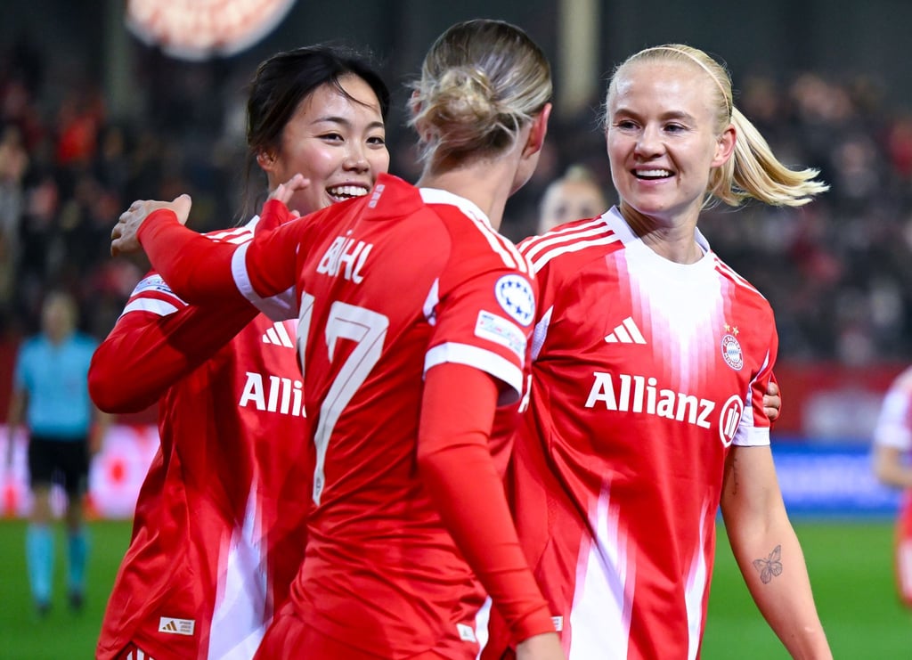 Pernille Harder (r) traf für die Bayern-Fußballerinnen beim 4:0 gegen Union.