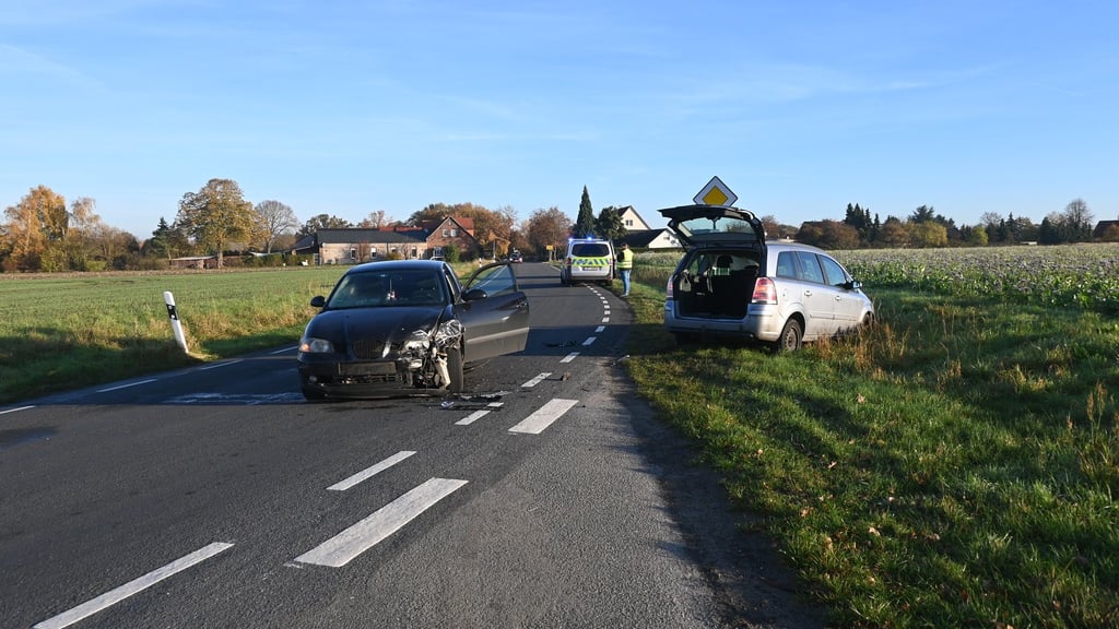 Am Donnerstagmorgen crashten zwei Fahrzeuge auf der K1002 zwischen Ritze und Salzwedel ineinander.&nbsp;