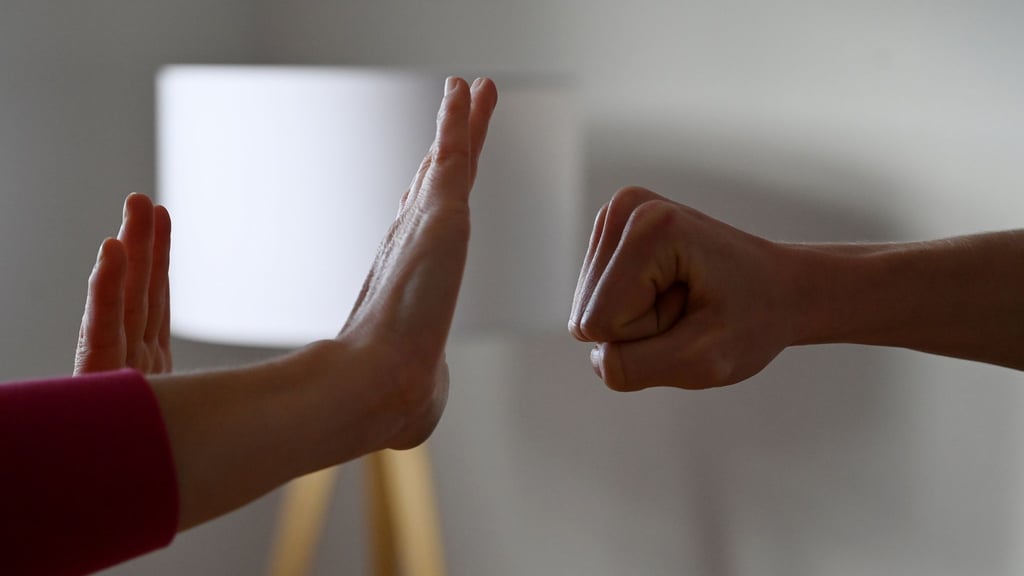 Die beiden neuen Beratungsstellen sollen Betroffenen Schutz und Hilfe bieten. (Symbolbild)