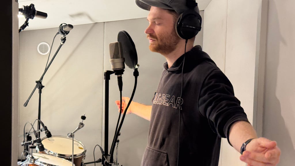 Leander Gronem arbeitet im Lichthaus Halle an neuen Songs – jetzt steht der Musiker im Bundesfinale von local heroes.