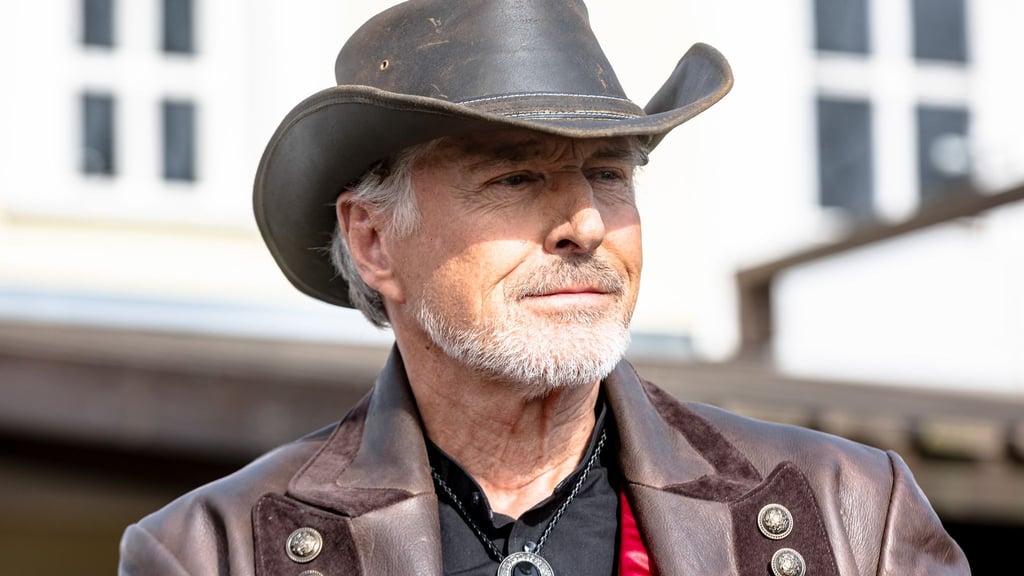 Nick Wilder setzt sich im Roman „Vaterliebe“ mit der Verdrängung des Nationalsozialismus und der steten Gefahr des Rechtsextremismus auseinander.