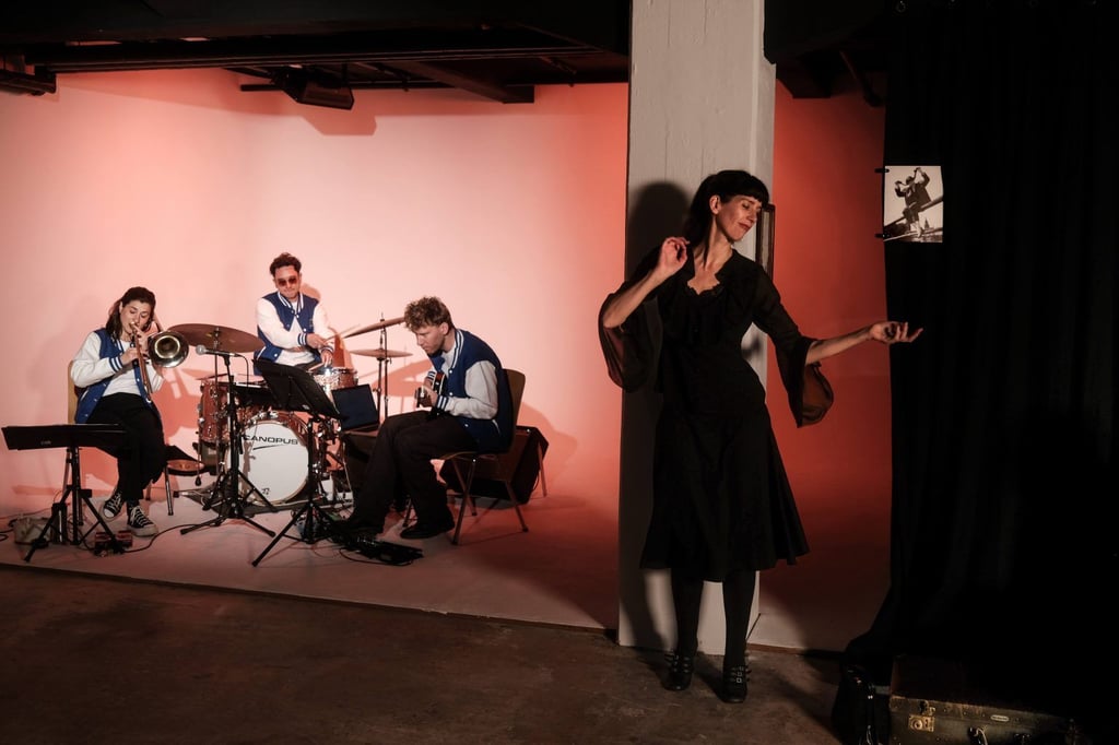 "Die Jazzpianistin" im Magdeburger Insel Theater.