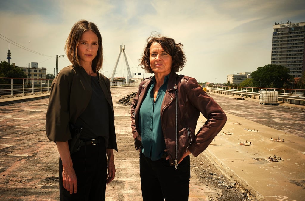 Die Ludwigshafener Kommissarinnen Johanna Stern (Lisa Bitter, links) und Lena Odenthal (Ulrike Folkerts) in einer Szene aus dem „Tatort“-Krimi „Mike & Nisha“. (Archivbild)