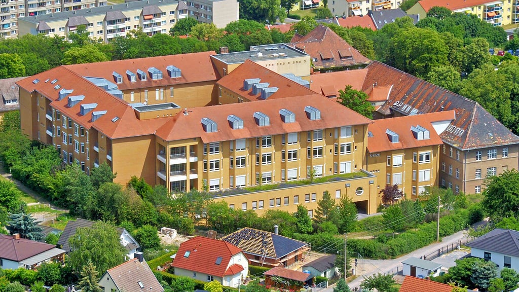 Im Frühjahr 2012 wechselte auch das ehemals kommunale Ascherslebener Krankenhaus den Besitzer und wird seitdem vom schweizerischen Klinikkonzern Ameos betrieben.