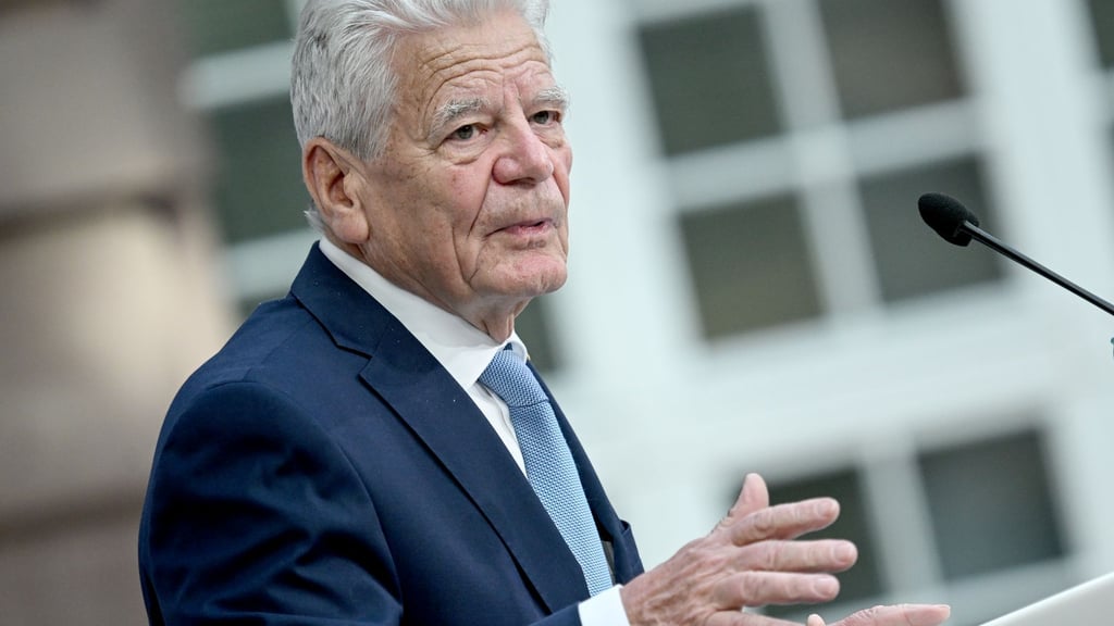 Alt-Bundespräsident Joachim Gauck fordert mehr Entschlossenheit beim Schutz der Menschenwürde. (Archivfoto)
