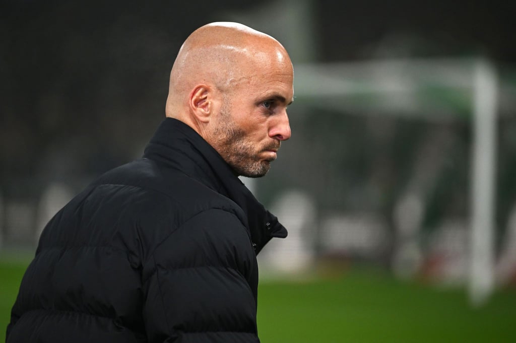 War's das für Paul Simonis? Der Trainer steht beim VfL Wolfsburg wohl vor dem Aus.