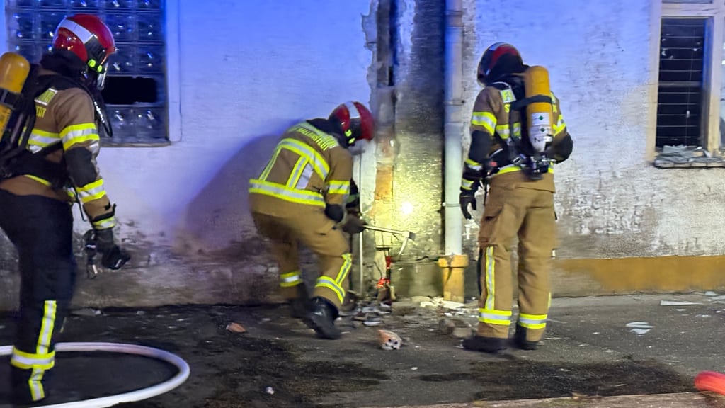 Wegen  eines Brandes in einem Gebäude am Ostbahnhof sind die Feuerwehren der Stadt Ballenstedt im Einsatz gewesen. 