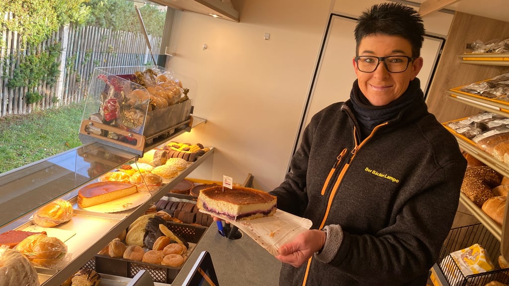 Früh morgens auf Tour: Christiane Hofmann versorgt Mansfeld-Südharz mit frischen Backwaren von der Bäckerei Lampe.