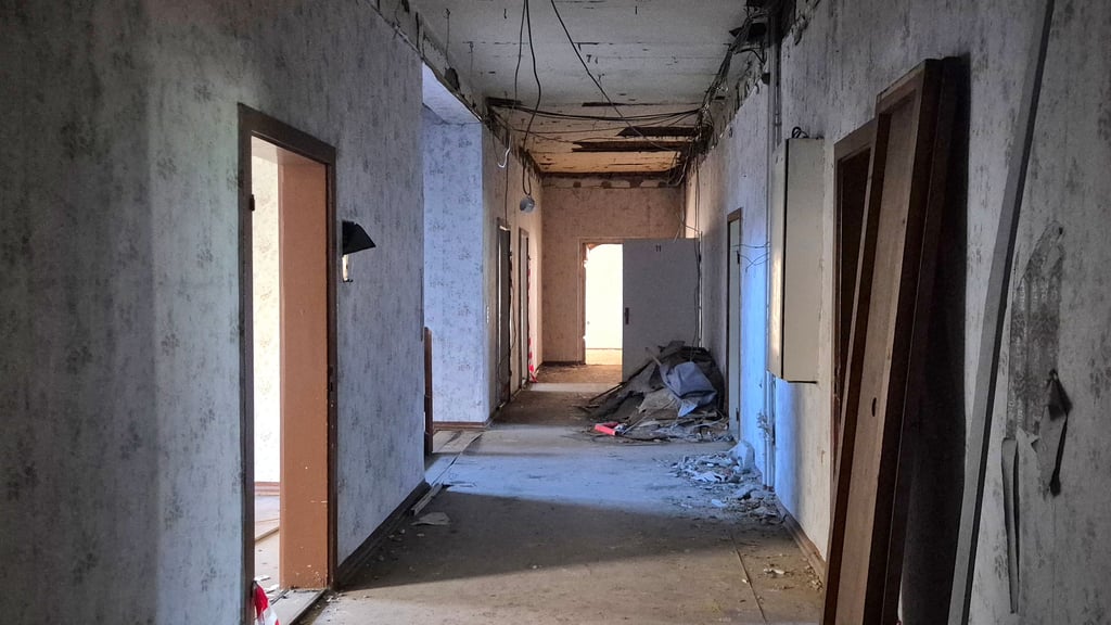 Das Badehaus steht seit Jahrzehnten leer. Es war zuletzt Personalwohnhaus.