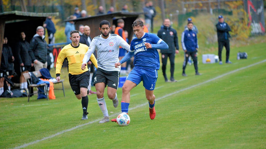 Der VfB Sangerhausen (rechts) musste sich gegen den SV Westerhausen geschlagen geben.