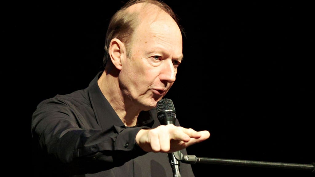 Martin Sonneborn fordert eine „Schnitzelpflicht in Kitas!“.