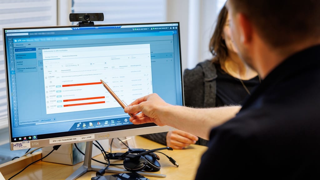 Seit dem 1. Oktober 2025 sind alle Arztpraxen dazu verpflichtet, elektronische Patientenakten zu befüllen.