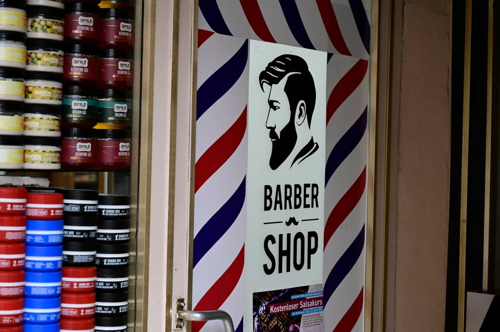 Barbershop-Betreiber sollen einen potenziellen Konkurrenten bedroht, verfolgt und auf ihn geschossen haben.