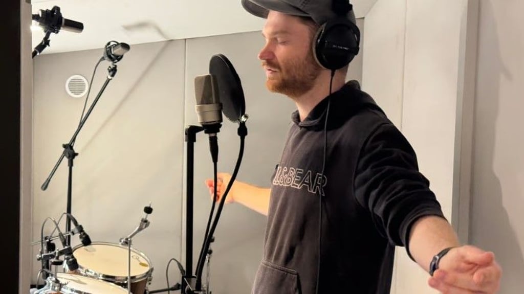 Leander Gronem arbeitet im Lichthaus Halle an neuen Songs – jetzt steht der Musiker im Bundesfinale von local heroes.