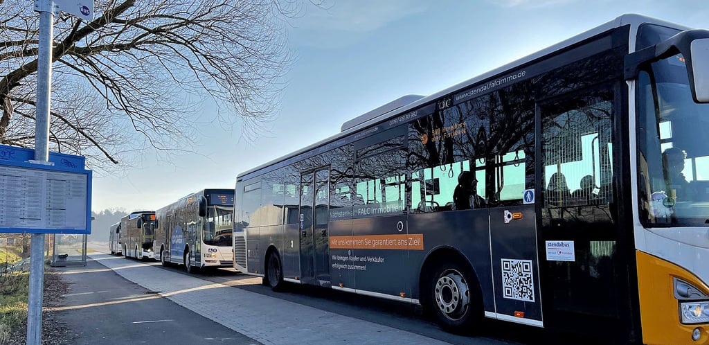 Dieser Bereich soll als Zustieg bleiben, links daneben soll ein zweiter Bahnsteig entstehen. Der Graben wird dazu zugeschüttet. 