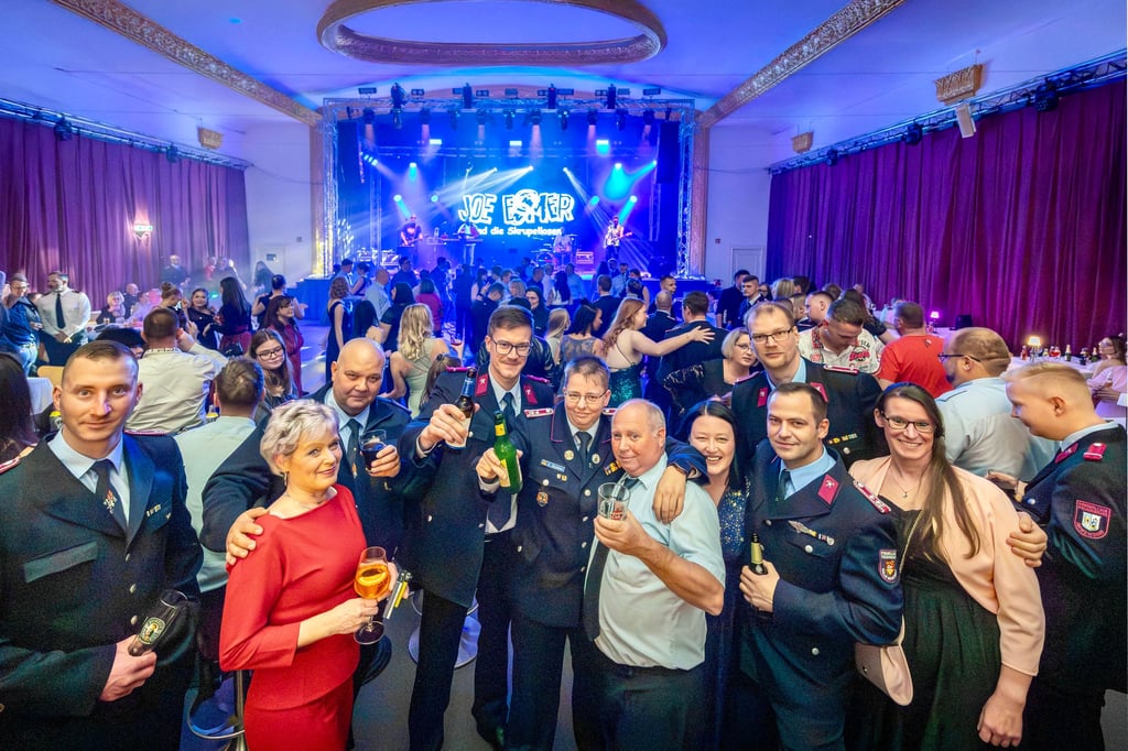 Die Feuerwehr Halle (Saale) feierte am Samstag eine schillernde Ballnacht.