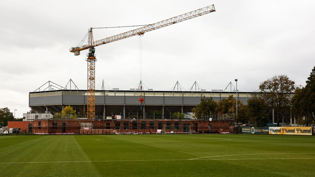 Der 1. FC Magdeburg baut sein Trainingsgelände umfassend um, inklusive eines neuen Funktionsgebäudes für das Nachwuchsleistungszentrum.
