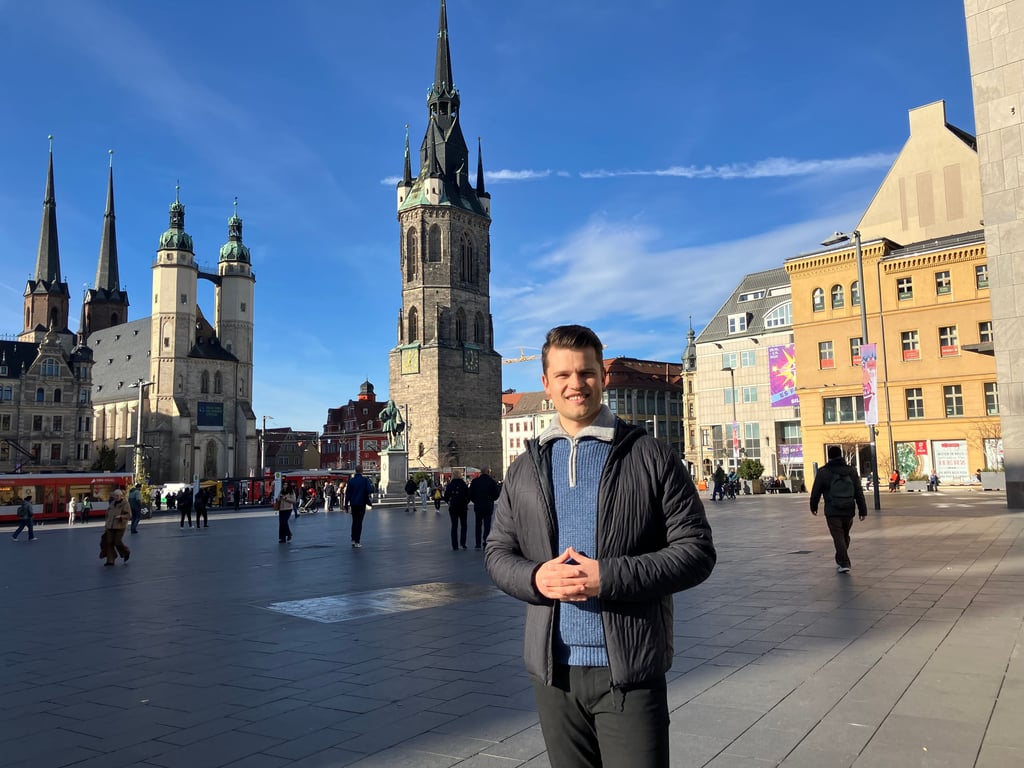 Sieht sich als Dienstleister: Tylson Stemmermann will in Halle mit einem Betreuungsdienst für Senioren durchstarten.