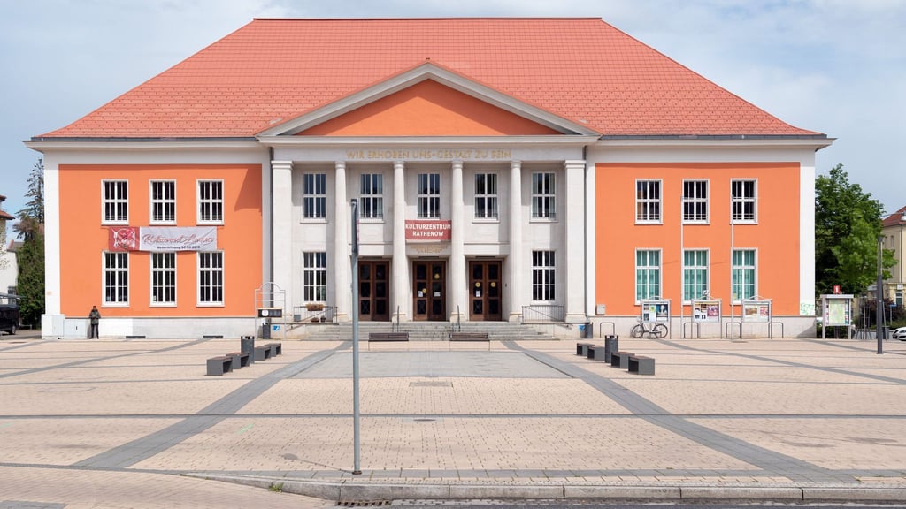 In Rathenow haben Brandenburger Landesregierung und Landtag an den Mauerfall und die friedliche Revolution erinnert (Archivbild).