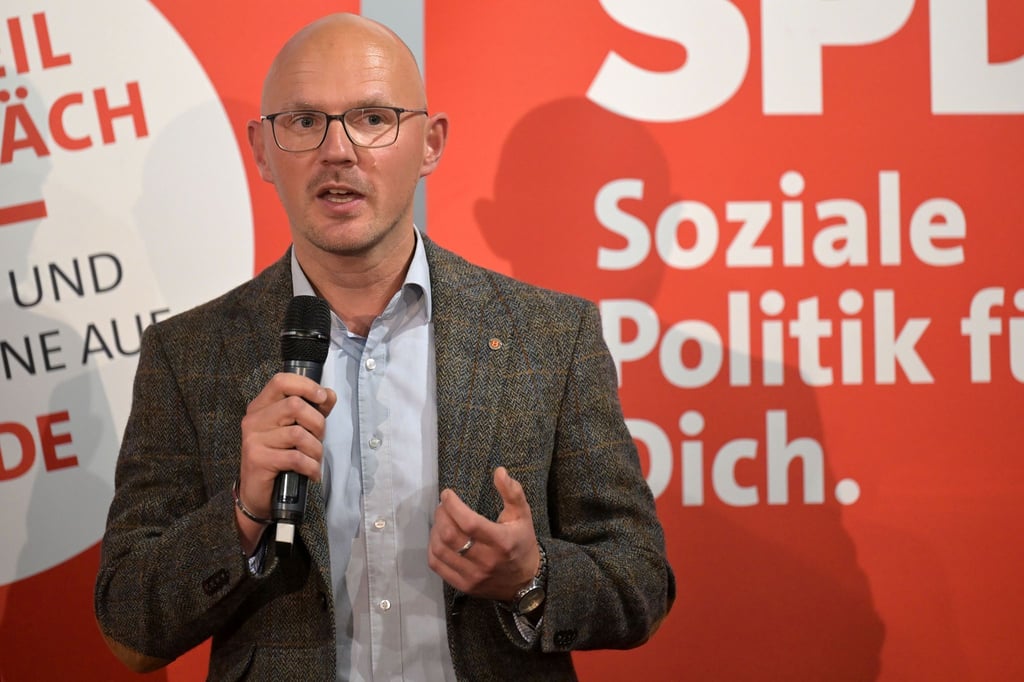 Daniel Keip von der SPD lag bei der Wahl vor CDU-Amtsinhaber Scheller. (Archivbild)