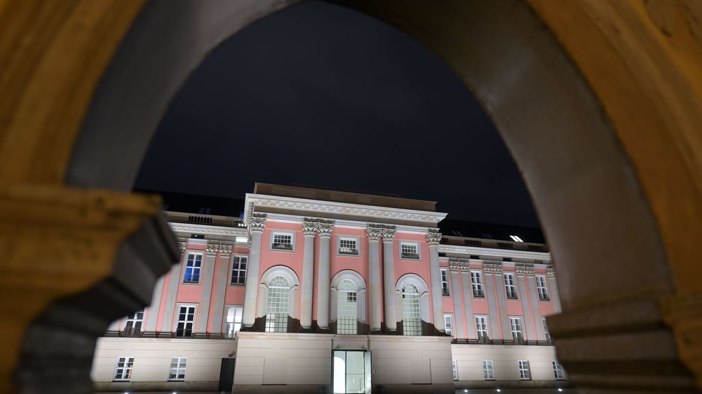 Die SPD/BSW-Koalition in Brandenburg entscheidet am Mittwoch im Hauptausschuss des Landtags über zwei umstrittene Medienstaatsverträge (Archivbild).